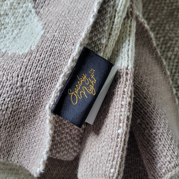 🚫RESERVED🚫🤎🤍👻Viral Ghost Blanket👻🤍🤎 - Picture 2 of 8